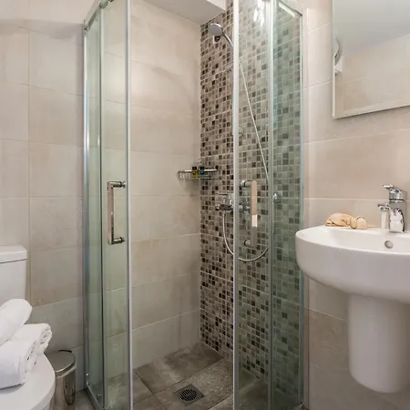 Akti Hotel 2*