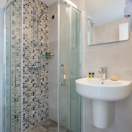 Hotel Akti 2*