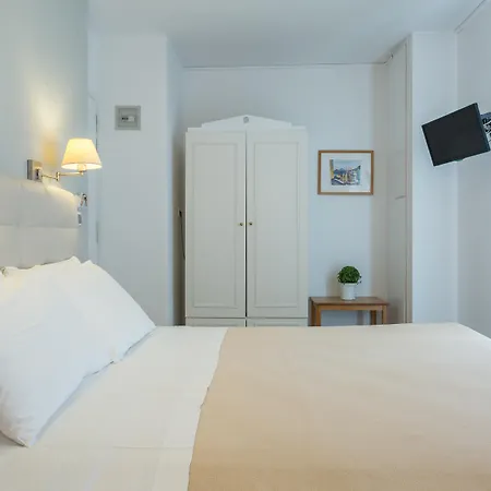 Akti Hotel 2*